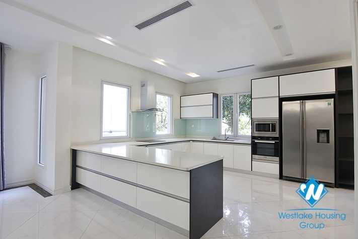 Modern and bright villa with garden for rent in Vinhomes Riverside, Long Bien, Hanoi